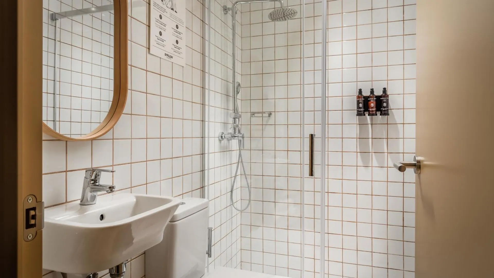 ** Guest house Bypillow Ramblas (Adults Only) Barcelona Spain